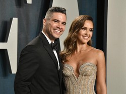 Tak Lagi Ada Api Asmara, Jessica Alba dan Cash Warren Pilih Cerai