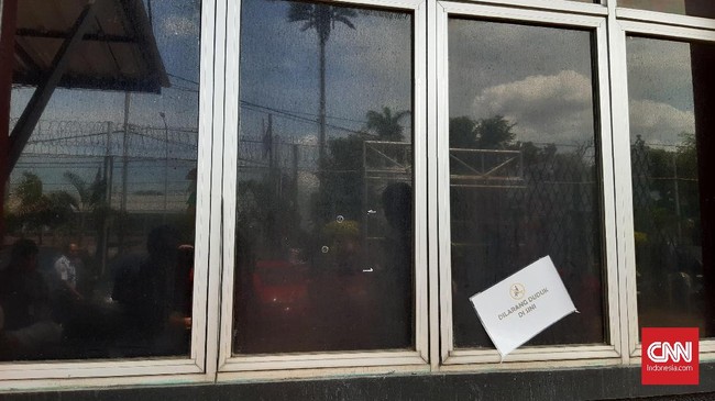 Dugaan pelaku dan motif penembakan ke Rutan Cipinang yang terjadi pada Senin (10/2) dini hari itu masih misterius hingga kini.
