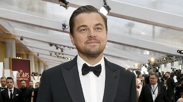 Ditolak Bella Hadid, Leonardo DiCaprio Hadiahi Baju Tidur Rp60 Juta