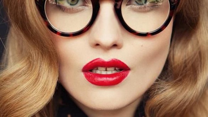 Tips Cantik Dengan Makeup untuk Kamu yang Berkacamata
