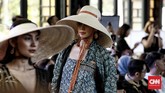 FOTO: Eksotika Batik Tropis Purana Terinspirasi dari iklim tropis Indonesia, Purana menciptakan koleksi baru yang bergaya santai, modern, dan ringan.