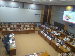Rapat di Komisi VIII DPR, Plt Dirjen Bimas Katolik Kemenag Hadir