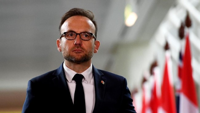 Ketua Partai Hijau Australia, Adam Bandt, mendesak Presiden Jokowi mewujudkan janji membuat Papua terbuka.