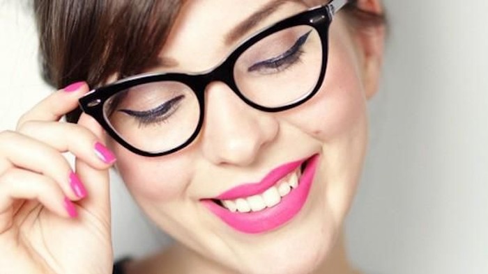 7 Tips Makeup untuk Pengguna Kacamata