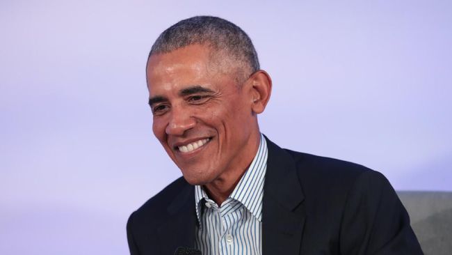 Presiden ke-44 AS, Barack Obama, berkelakar setelah mengetahui bahwa memoarnya, A Promised Land, mengalahkan rekor penjualan buku karya istrinya, Michelle.