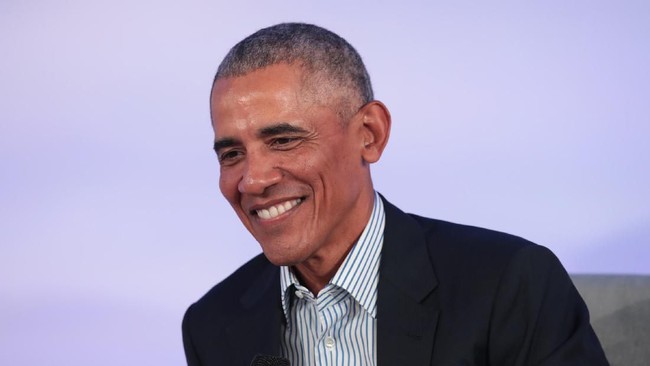 CHICAGO, ILLINOIS - OCTOBER 29: Former U.S. President Barack Obama speaks to guests at the Obama Foundation Summit on the campus of the Illinois Institute of Technology on October 29, 2019 in Chicago, Illinois. The Summit is an annual event hosted by the Obama Foundation.   Scott Olson/Getty Images/AFP