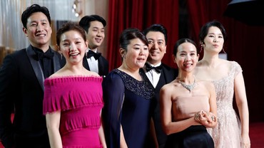 Senyum Semringah Bintang 'Parasite' di Karpet Merah Oscar 2020