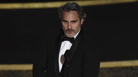 Joaquin Phoenix-Cate Blancett Desak Biden Gencatan Senjata di Gaza