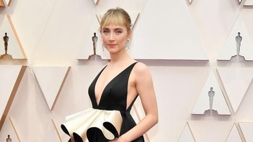 Saoirse Ronan & Dua Lipa Dikabarkan Bergabung ke Film 'Barbie'