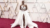 FOTO: 8 Selebriti Berbusana Terbaik di Oscar 2020 Sparkling, diamond, kekuatan, dan feminis menjadi benang merah yang diambil selebriti berbusana terbaik di karpet merah Oscar 2020.