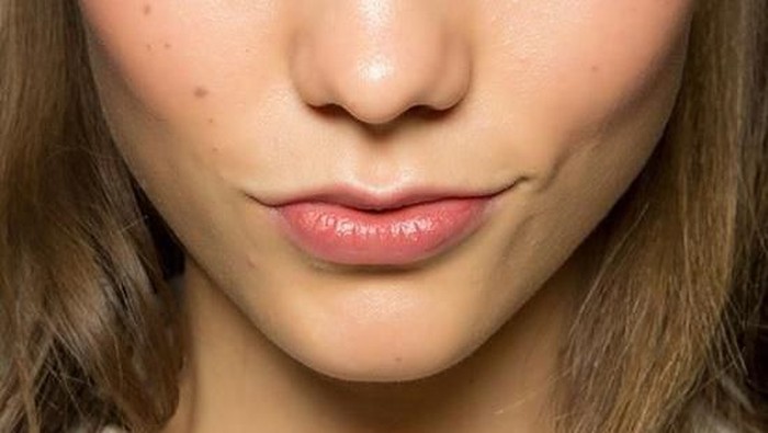 Tips Memakai Eyeliner Warna-Warni