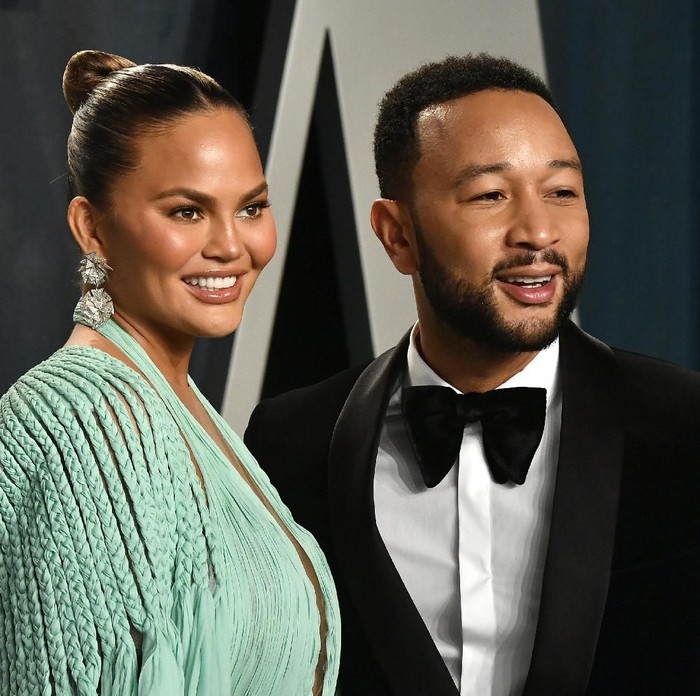 BEVERLY HILLS, CALIFORNIA - FEBRUARY 09: Chrissy Teigen and John Legend attend the 2020 Vanity Fair Oscar Party hosted by Radhika Jones at Wallis Annenberg Center for the Performing Arts on February 09, 2020 in Beverly Hills, California. (Photo by Frazer Harrison/Getty Images)