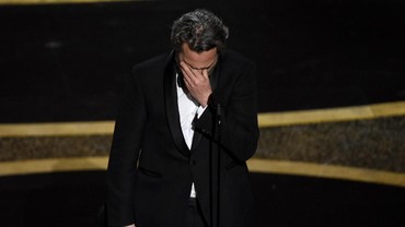 img-title Joaquin Phoenix Aktor Terbaik Oscar!