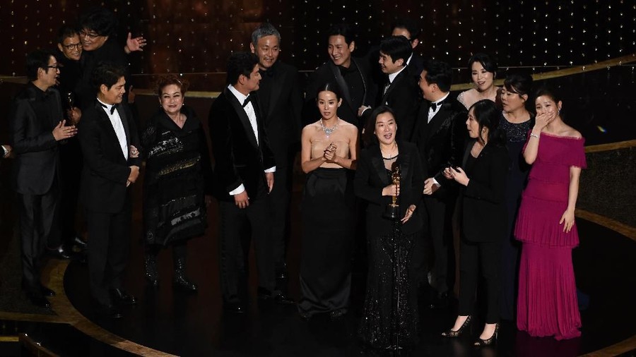 Film Parasite mencetak tiga sejarah baru Oscar, apa saja?