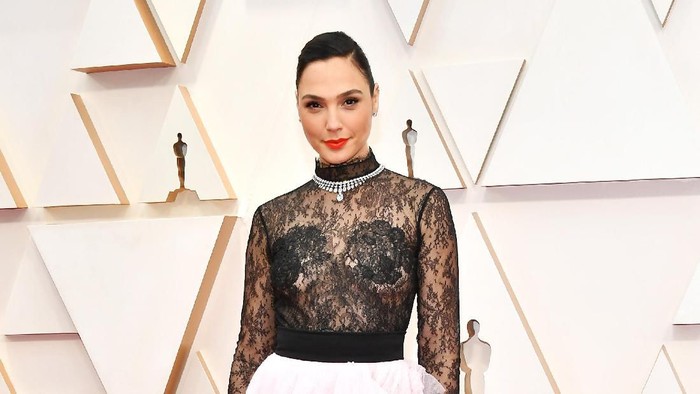 HOLLYWOOD, CALIFORNIA - FEBRUARY 09: Gal Gadot attends the 92nd Annual Academy Awards at Hollywood and Highland on February 09, 2020 in Hollywood, California. (Photo by Amy Sussman/Getty Images)