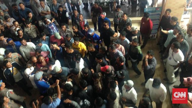 Kubu Mulfachri Naik Pitam, Kongres PAN Dicap Janggal Kubu Calon Ketua Umum PAN Mulfachri Harahap menyatakan kongres PAN cacat prosedur dan memuat banyak kejanggalan.