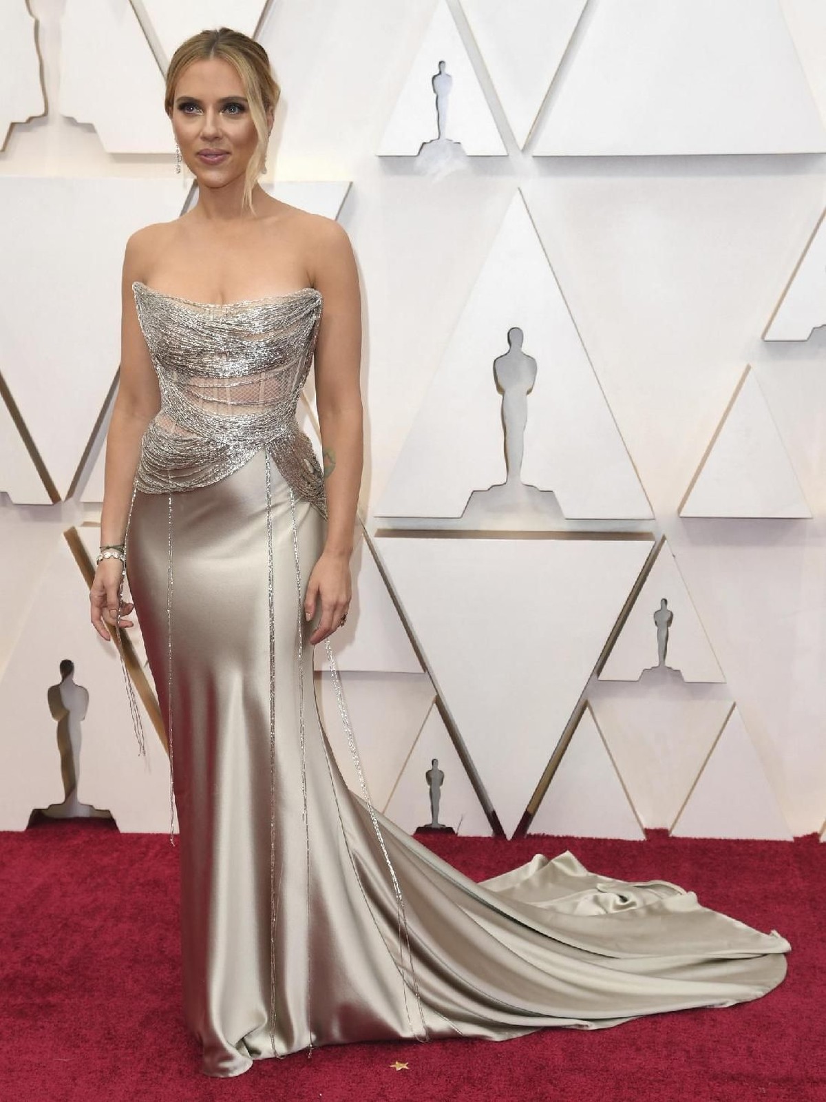 Tujuh selebriti dengan kostum terbaik di ajang penghargaan Oscar 2020 yang berlangsung di Dolby Theater&comma; California&comma; pada Minggu &lpar;9&sol;2&rpar;&period;