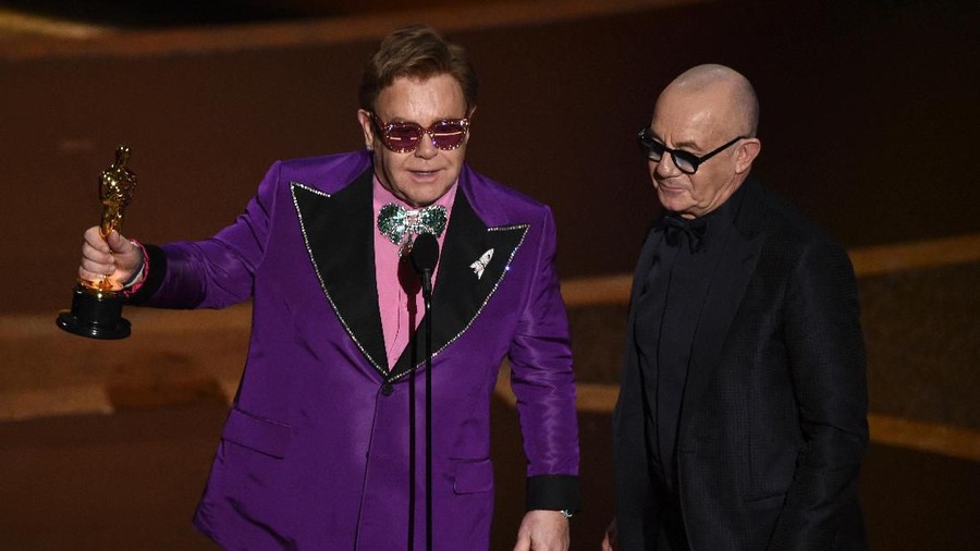 Elton John menangkan Oscar dengan lagu (I'm Gonna) Love Me Again untuk soundtrack film Rocketman.