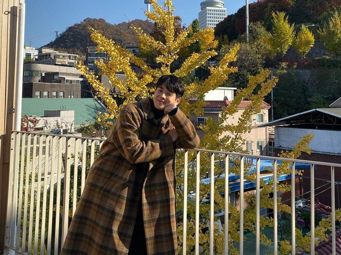 Salah satu penyanyi yang akan menyumbang lagu pada drakor baru ini adalah V BTS, yang mana itu adalah satu sahabat Woo Shik. Keduanya memang 'tergabung' dalam Wooga Squad yang juga berisikan Park Seo-joon, Park Hyung-sik dan Peakboy. /Foto: Instagram @dntlrdl