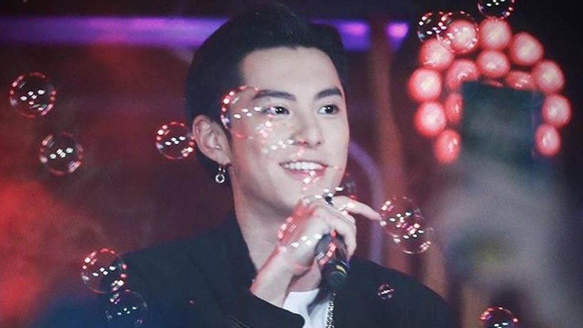 5 aktor asal China ini memiliki wajah yang antagonis&comma; namun senyumannya bikin meleleh&period; Penasaran&quest;