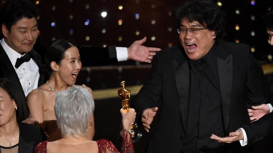 Pengakuan Bong Joon Ho mengenai insiden dirinya harus berbohong kepada Harvey Weinstein demi menyelamatkan sebuah adegan.