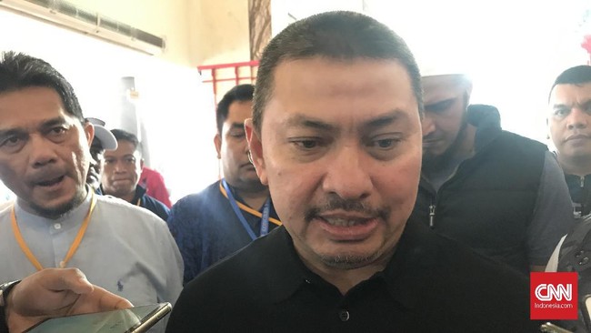 Mulfachri Harahap dicopot dari jabatan Wakil Ketua Komisi III DPR dan akan digantikan Pangeran Khairul Saleh.