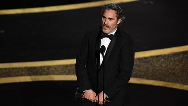 img-title Transformasi Sinting Joaquin Phoenix untuk Joker yang Berbuah Oscar