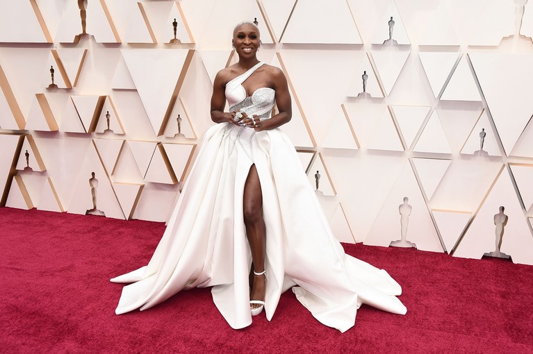 Berikut ini 7 busana terburuk di karpet merah perhelatan Oscar 2020 yang berlangsung di Dolby Theatre, Los Angeles, Hollywood pada Minggu (9/2) waktu setempat.