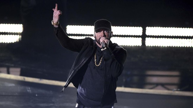 Sepanjang karier, Eminem sudah merilis 11 album sejak debut pertama kali pada 1996 melalui Infinite.