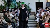 FOTO: Eksotika Batik Tropis Purana Terinspirasi dari iklim tropis Indonesia, Purana menciptakan koleksi baru yang bergaya santai, modern, dan ringan.