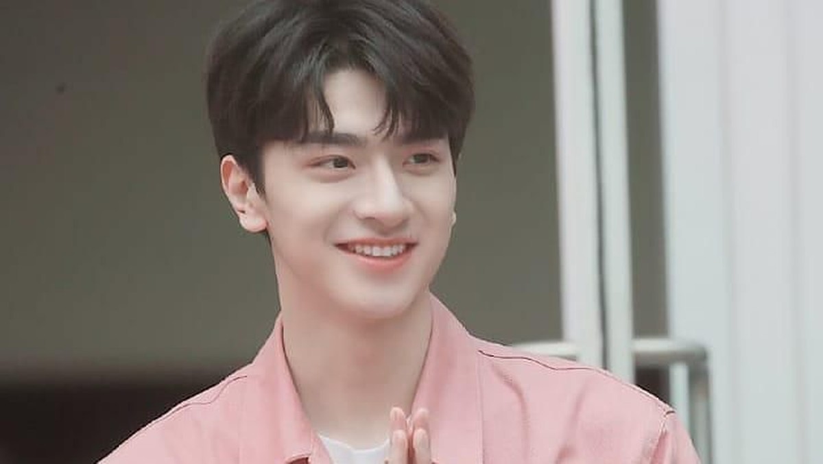 5 aktor asal China ini memiliki wajah yang antagonis&comma; namun senyumannya bikin meleleh&period; Penasaran&quest;