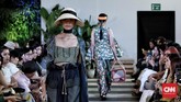 FOTO: Eksotika Batik Tropis Purana Terinspirasi dari iklim tropis Indonesia, Purana menciptakan koleksi baru yang bergaya santai, modern, dan ringan.