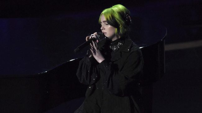 Di sesi khusus untuk mengenang para sineas yang meninggal sepanjang tahun ini, Billie Eilish syahdu menyanyikan Yesterday dari The Beatles di Piala Oscar 2020.