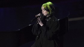 img-title Billie Eilish Rilis Film Pendek soal 'Body Shaming'