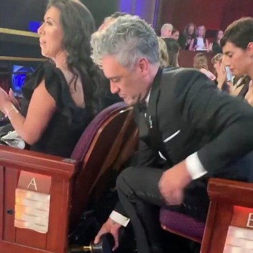 Sutradara 'Jojo Rabbit' Kepergok Taruh Piala Oscar di Kolong Kursi