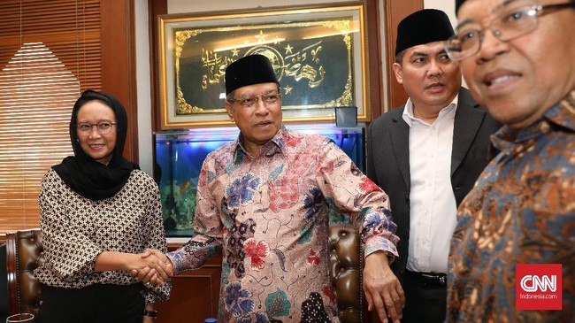 PBNU menyarankan pemerintah agar tak memulangkan ratusan WNI eks kombatan ISIS. PBNU secara tegas menyatakan menolak pemulangan WNI itu dari Suriah.