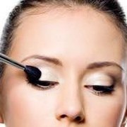 Buat Riasan Mata Lebih Tahan Lama dengan 5 Pilihan Eye Primer
