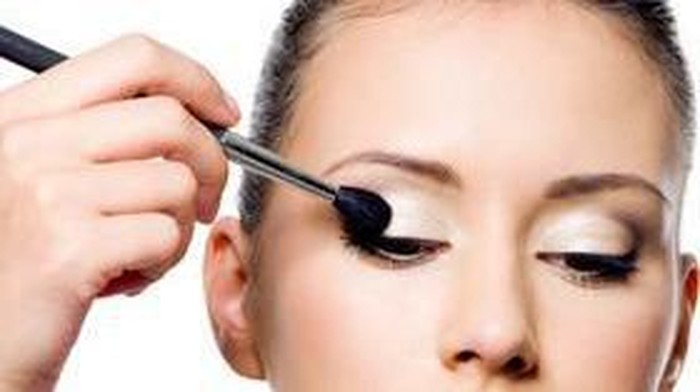 Buat Riasan Mata Lebih Tahan Lama dengan 5 Pilihan Eye Primer