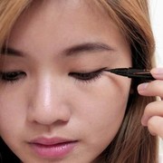 Liquid Eyeliner di Bawah Rp 100 Ribu