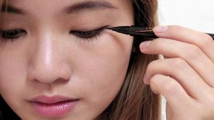 Liquid Eyeliner di Bawah Rp 100 Ribu