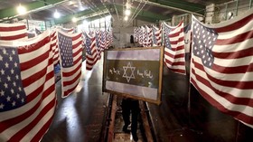 FOTO : Menuai Untung dari Membakar Bendera AS-Israel