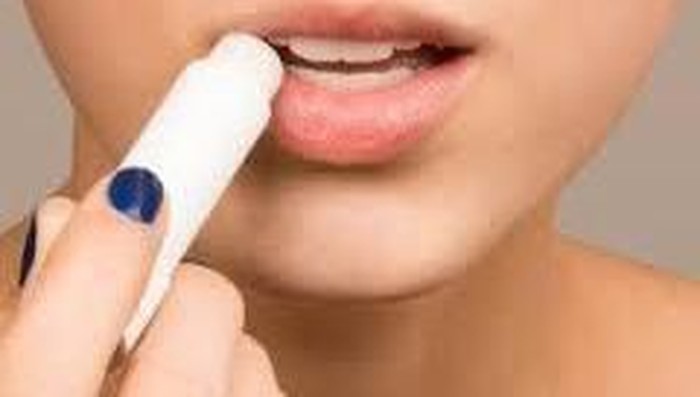 Tips Memilih Lip Balm untuk Bibir Kering