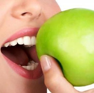 10 Tips Agar Gigi Putih & Sehat