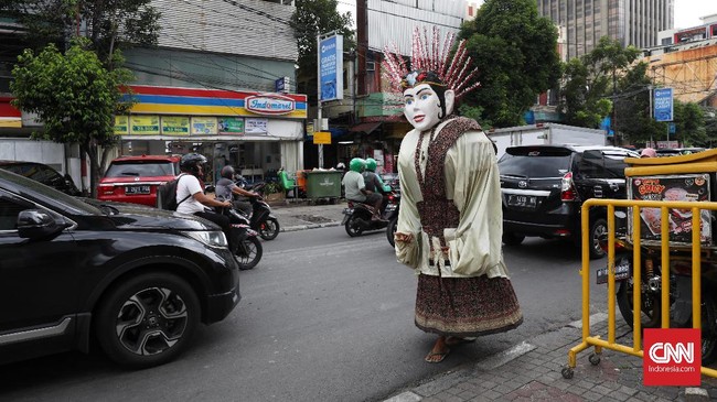 PDIP mendukung larangan menggunakan ondel-ondel untuk mengamen dan mengemis, tapi Pemprov DKI juga diminta menyiapkan alternatif solusi atas kebijakan tersebut.