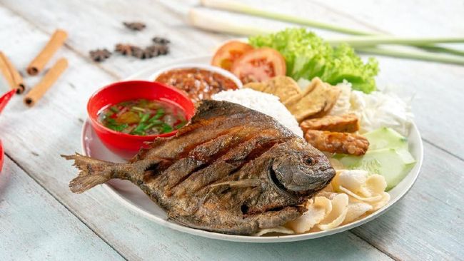 Tips Menggoreng Ikan Bawal Garing Dan Tidak Lengket Di Wajan