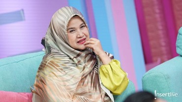 Saat Pandemi Corona, Cici Tegal Rajin Bagi-bagi Nasi Kotak