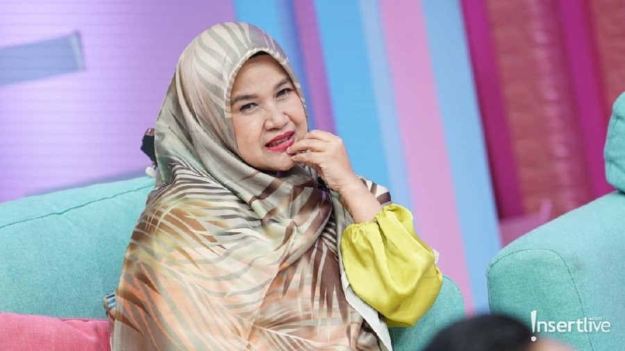 Saat Pandemi Corona, Cici Tegal Rajin Bagi-bagi Nasi Kotak Kegiatan Cici Tegal di tengah melakukan karantina mandiri dari virus Corona.