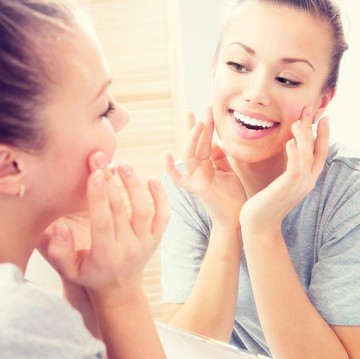 Ternyata, Ini Urutan Menggunakan Skincare Pagi yang Benar!