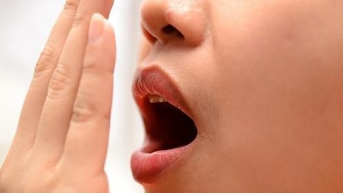 Pola Diet yang Salah Sebagai Penyebab Bau Mulut