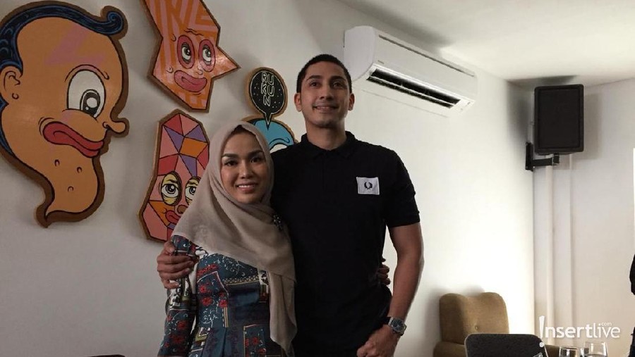 Tulis Kebenaran Akan Terungkap, Medina Zein Sindir Siapa? Medina Zein menuliskan kalimat soal kebenaran akan terungkap. Medina Zein sedang sindir seseorang?